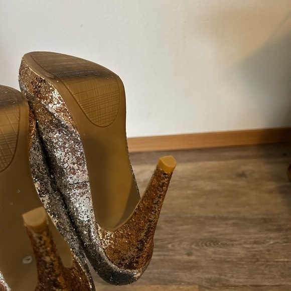 Rampage Sparkly Glitter Silver & Gold
Platform Stiletto Heels Size 10 - Picture 8 of 11
